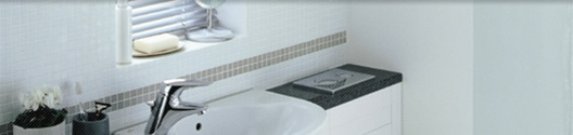 Bathroom fitted in white tiles and surfaces